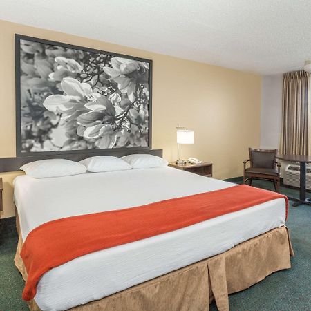 Super 8 By Wyndham Adel Ga I-75 Hotel Exterior photo