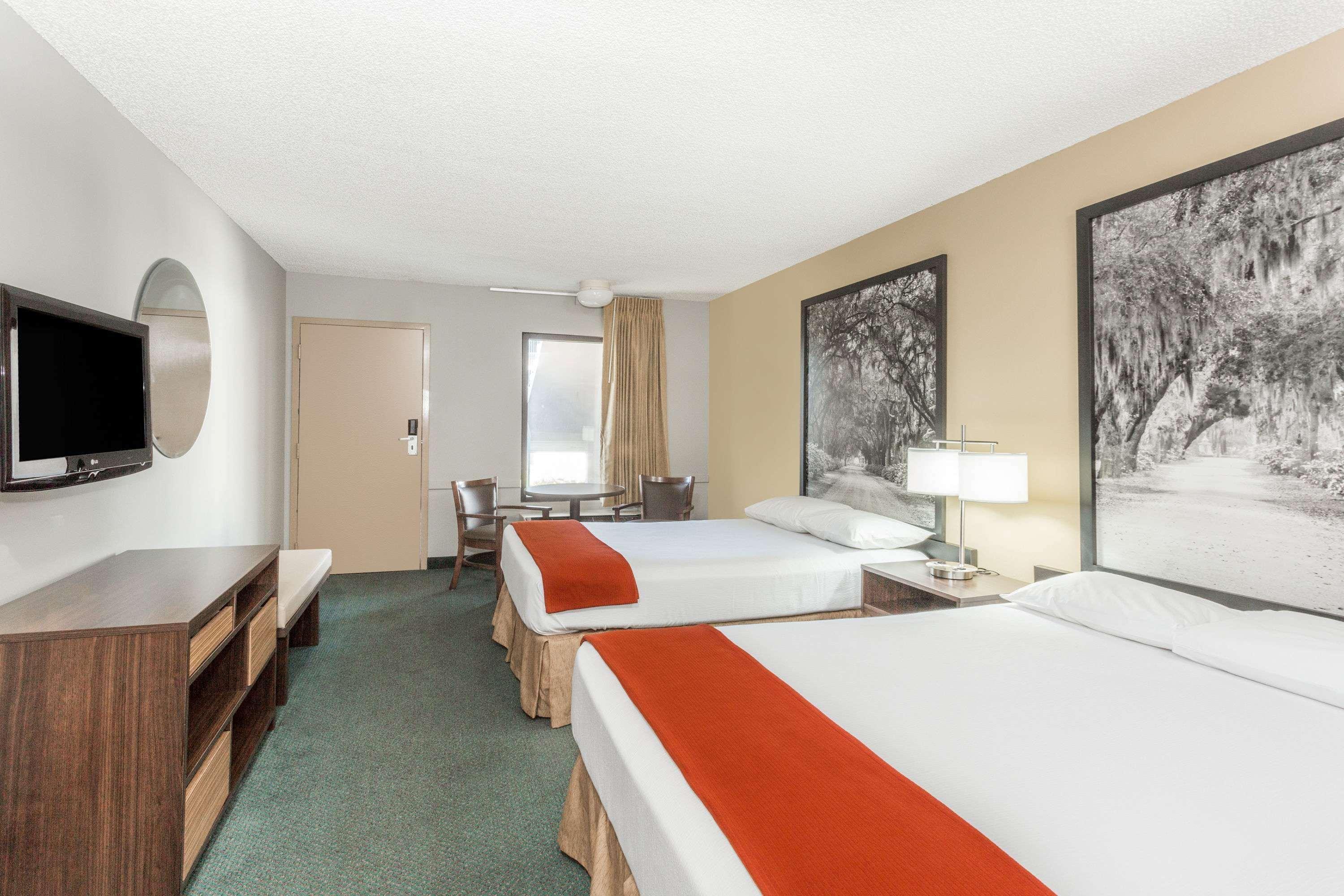 Super 8 By Wyndham Adel Ga I-75 Hotel Exterior photo
